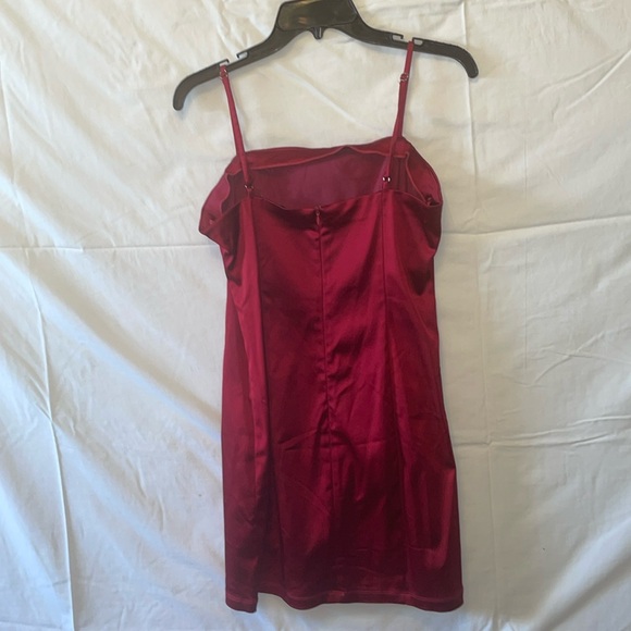 Urban Outfitters | Red Satin Mini | Size Large - Picture 2 of 3